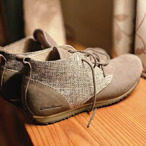 Eddie Bauer Women's Transition Chukka Boots - Picture 2 of 8